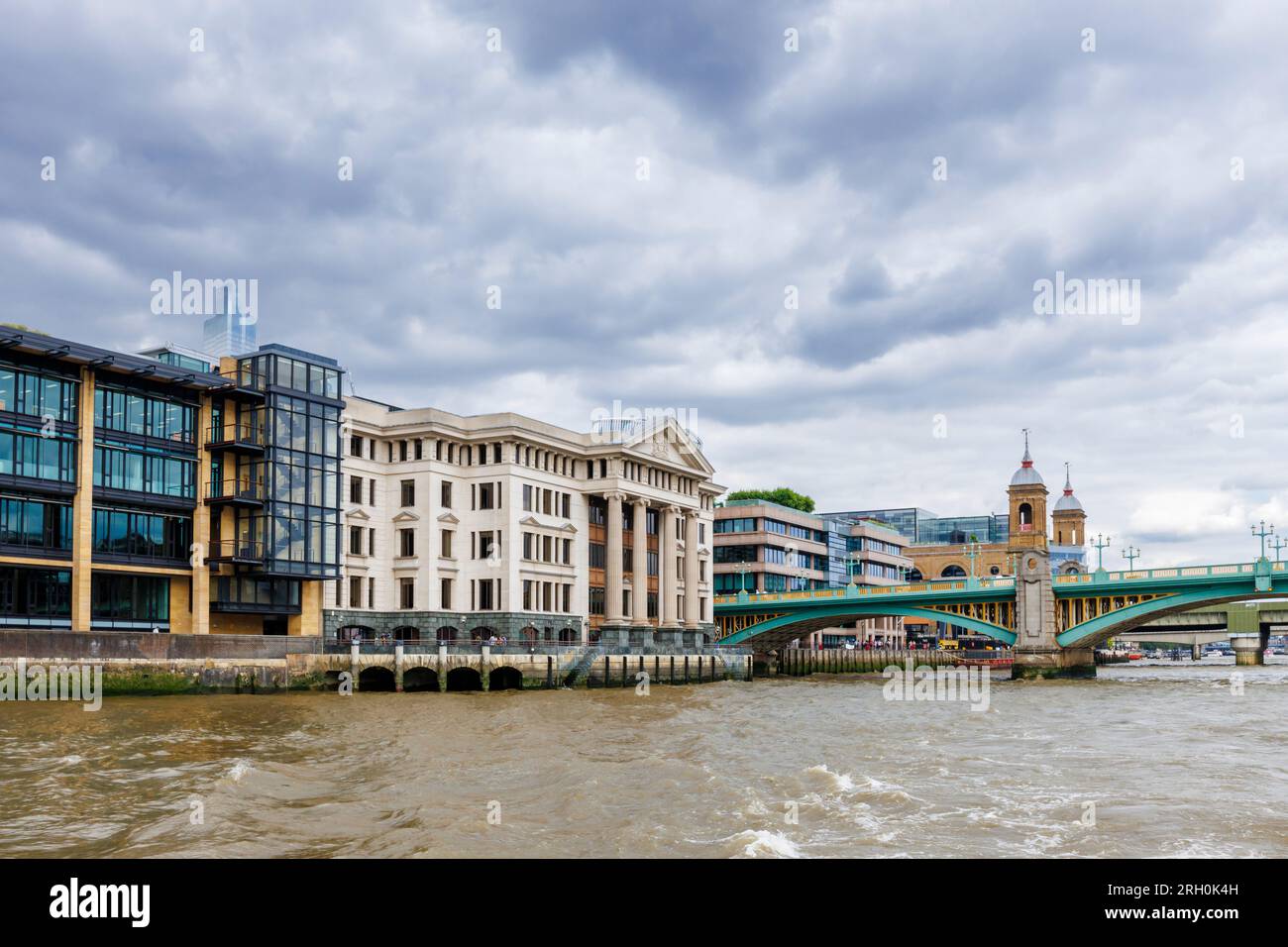 View of the riverside pillared frontage of iconic Vintners' Hall built in 1671, by Southwark Bridge on the north bank of the River Thames, London EC4 Stock Photo