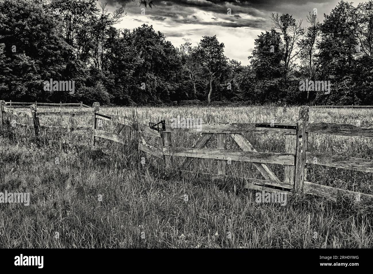 Fence wooden hi-res stock photography and images - Alamy