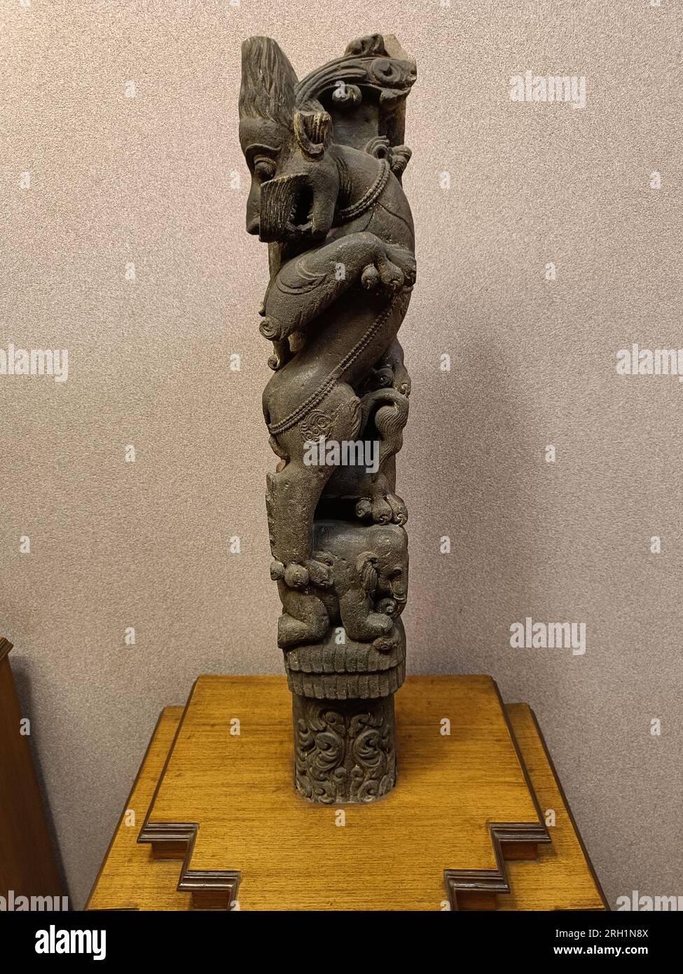 Gajasimha / Gaja Vidala / Simha Vidala. A decorative motif in the