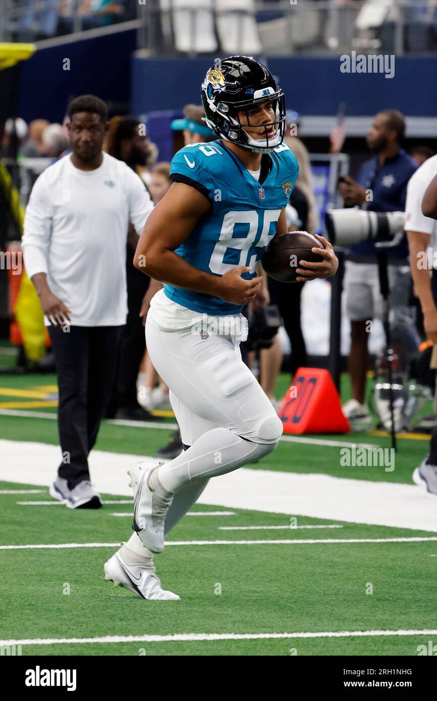 Jacksonville Jaguars tight end Brenton Strange (85) warms up prior to