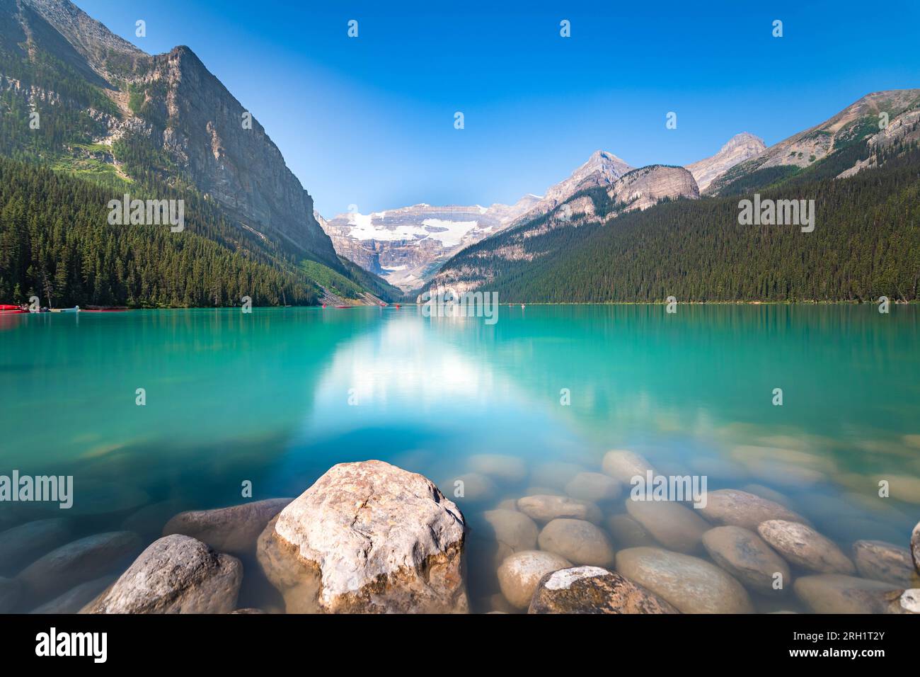The iconic Lake Louise at Banff National Park Stock Photo - Alamy