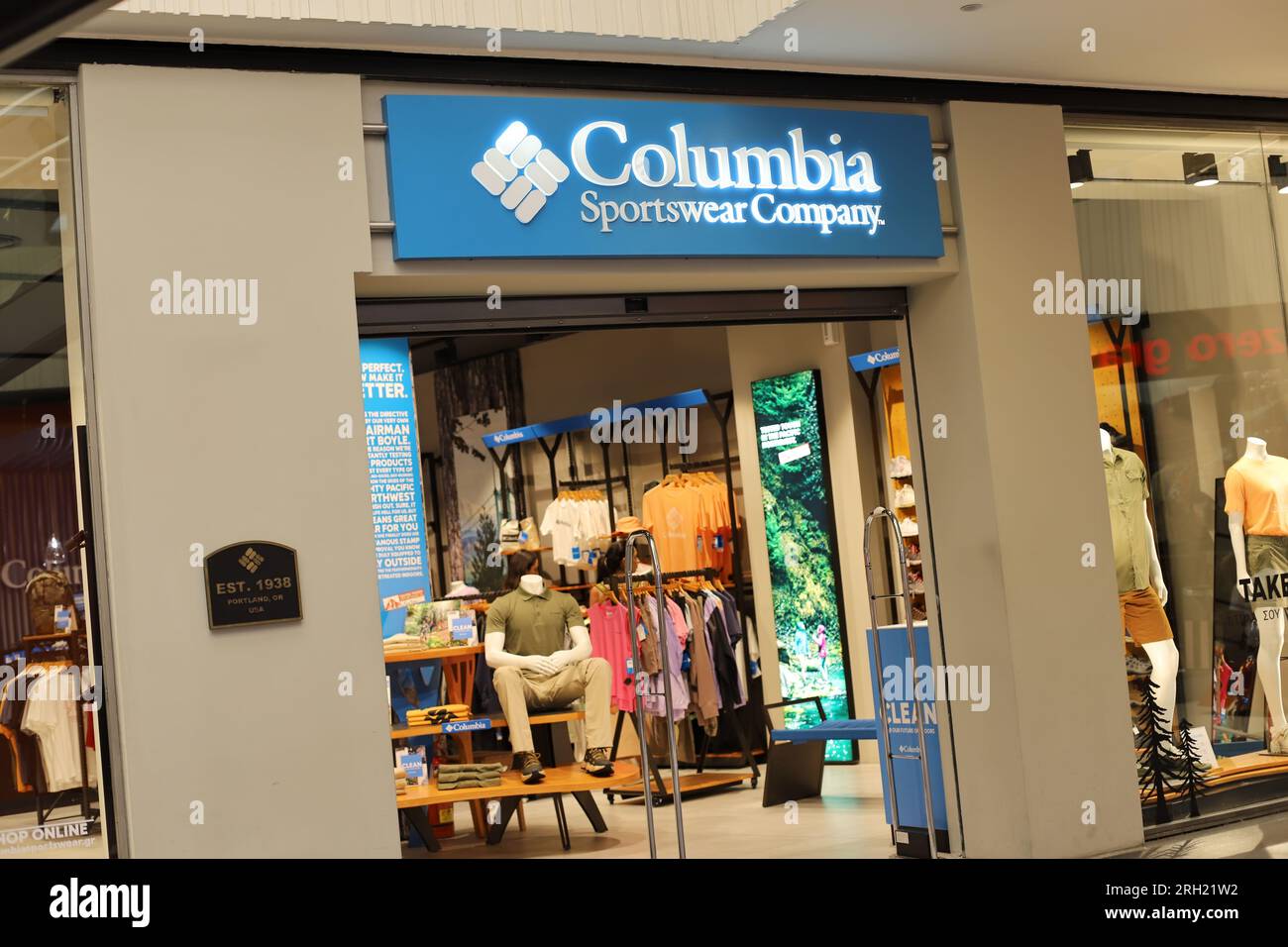 Thessaloniki, Greece 01.08.2023 Columbia Sportswear Company store in  Mediterranean Cosmos shopping mall Stock Photo - Alamy