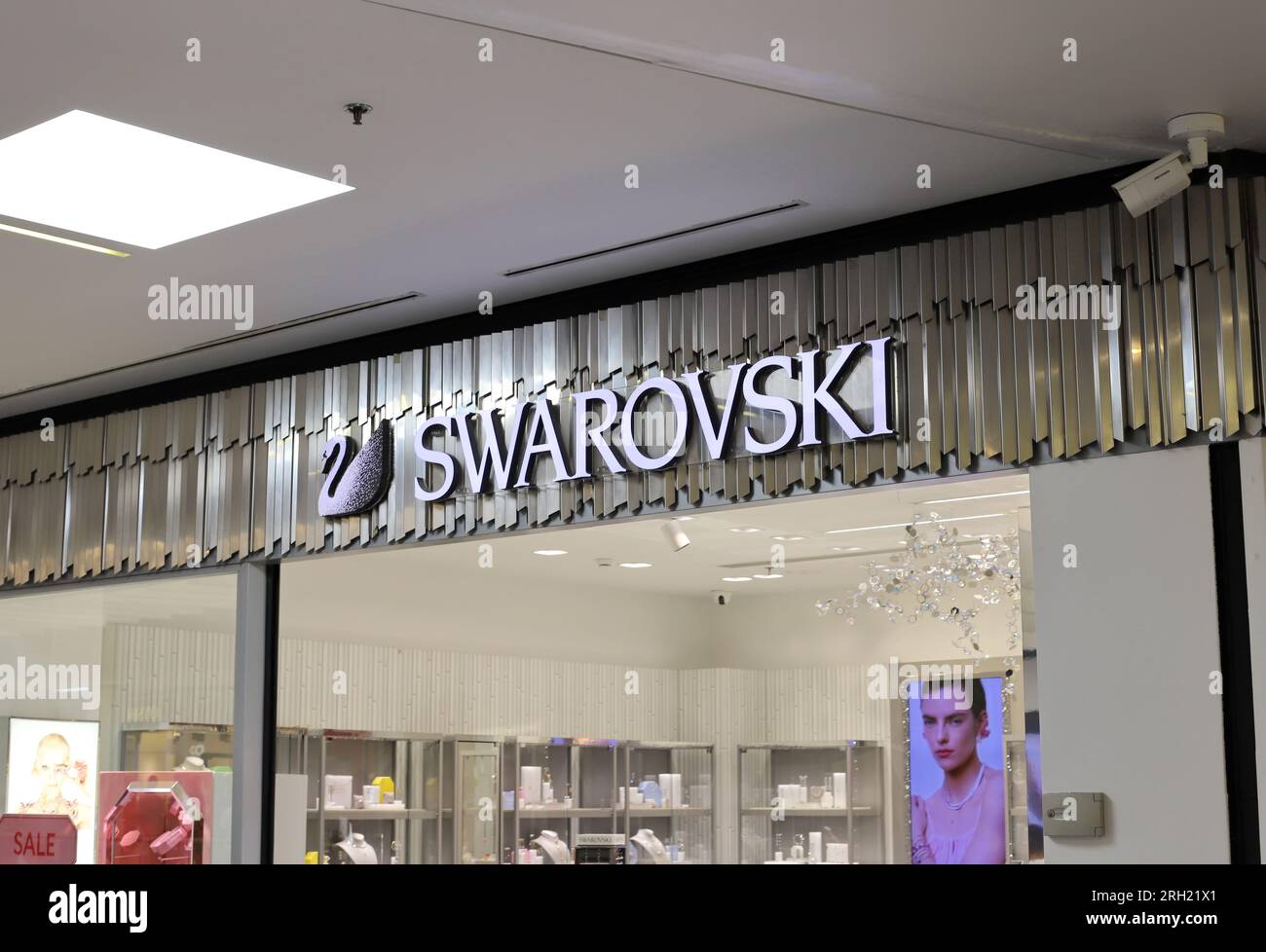 Swarovski shop in hi-res stock photography and images - Page 2 - Alamy
