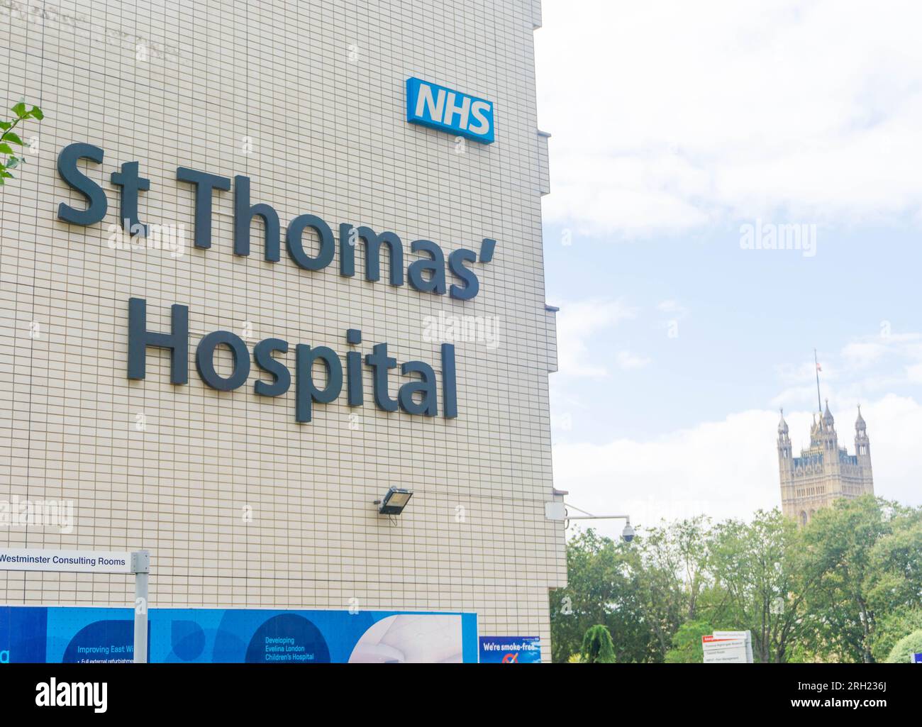 St Thomas Hospital at the bank of the river Thames, London, UK Stock Photo