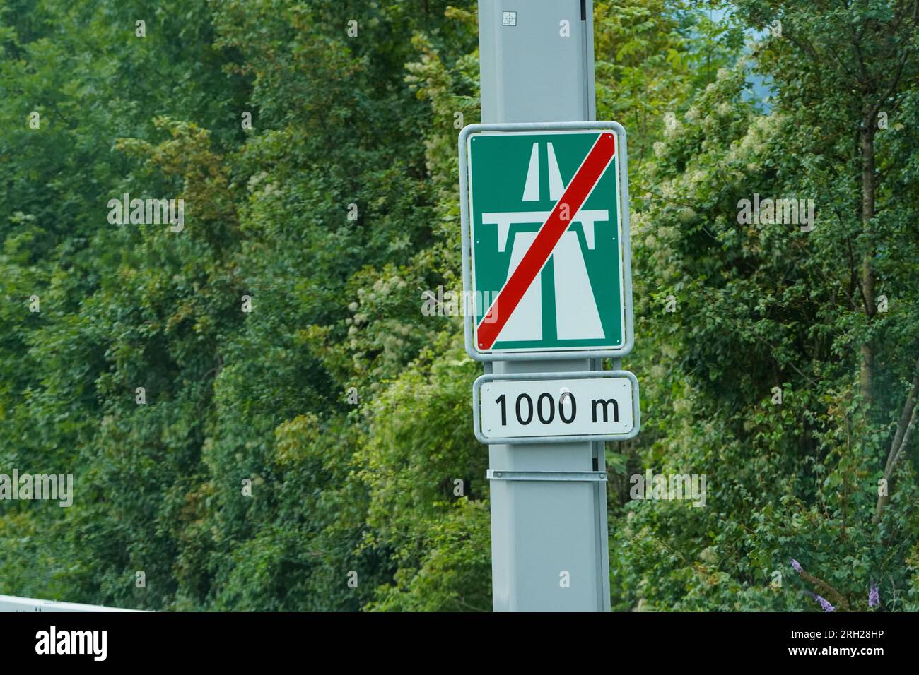 Road sign. End of motorway sign. End of highway in 1000m sign Stock Photo Alamy