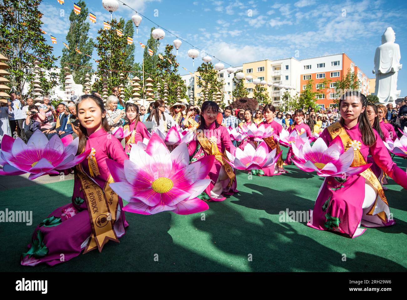 Rostock, Germany. 13th Aug, 2023. Women show a dance during the