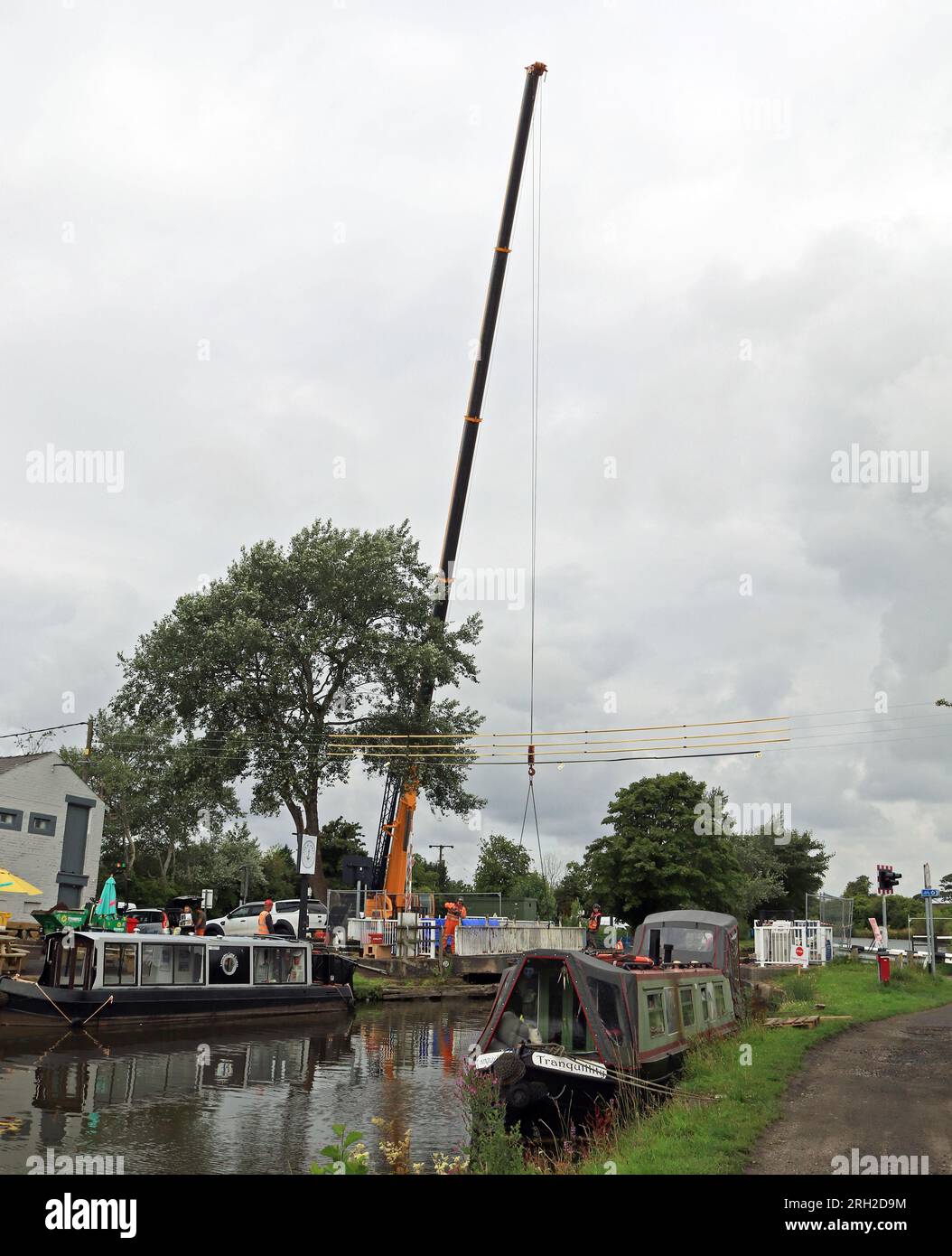 The fallen balustrade from the Crabtree Lane canal swing bridge is being lifted by a large crane