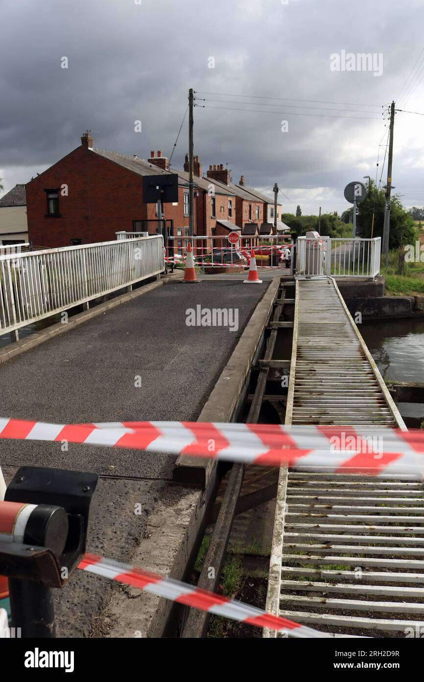 Bridge balustrade fallen off hires stock photography and images Alamy