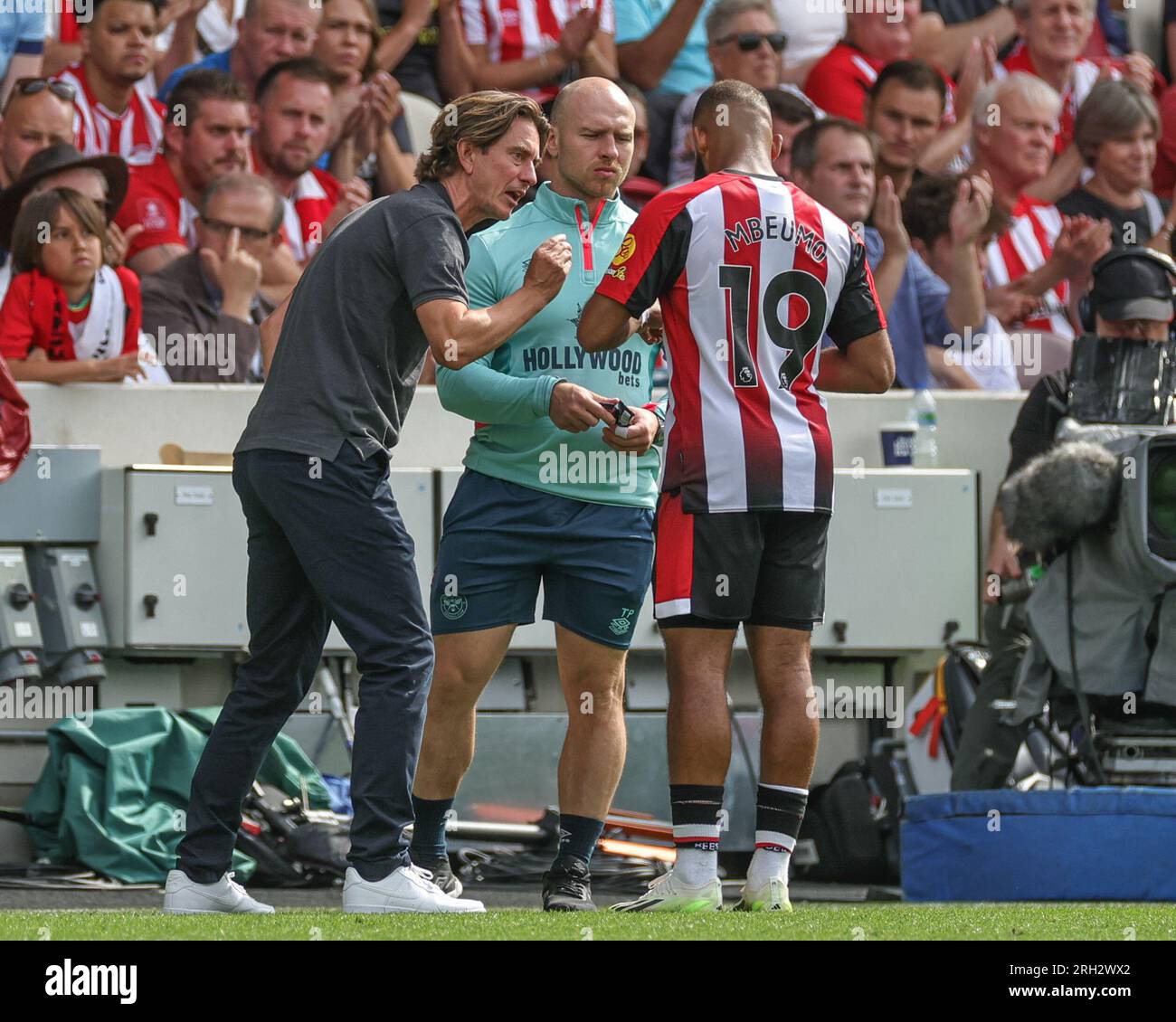 Thomas Frankhead coach of Brentford gives instructions to Bryan Mbeumo of Brentford during a break in play during the Premier League match Brentford vs Tottenham Hotspur at Brentford Community Stadium, London, United Kingdom, 13th August 2023  (Photo by Mark Cosgrove/News Images) Stock Photo