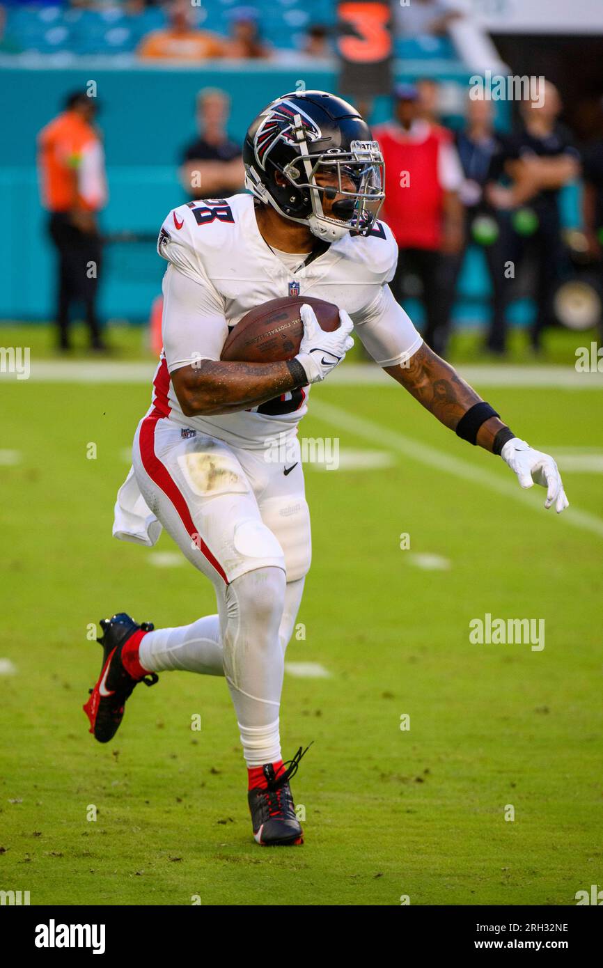 Atlanta Falcons running back Carlos Washington Jr. (28) runs with the