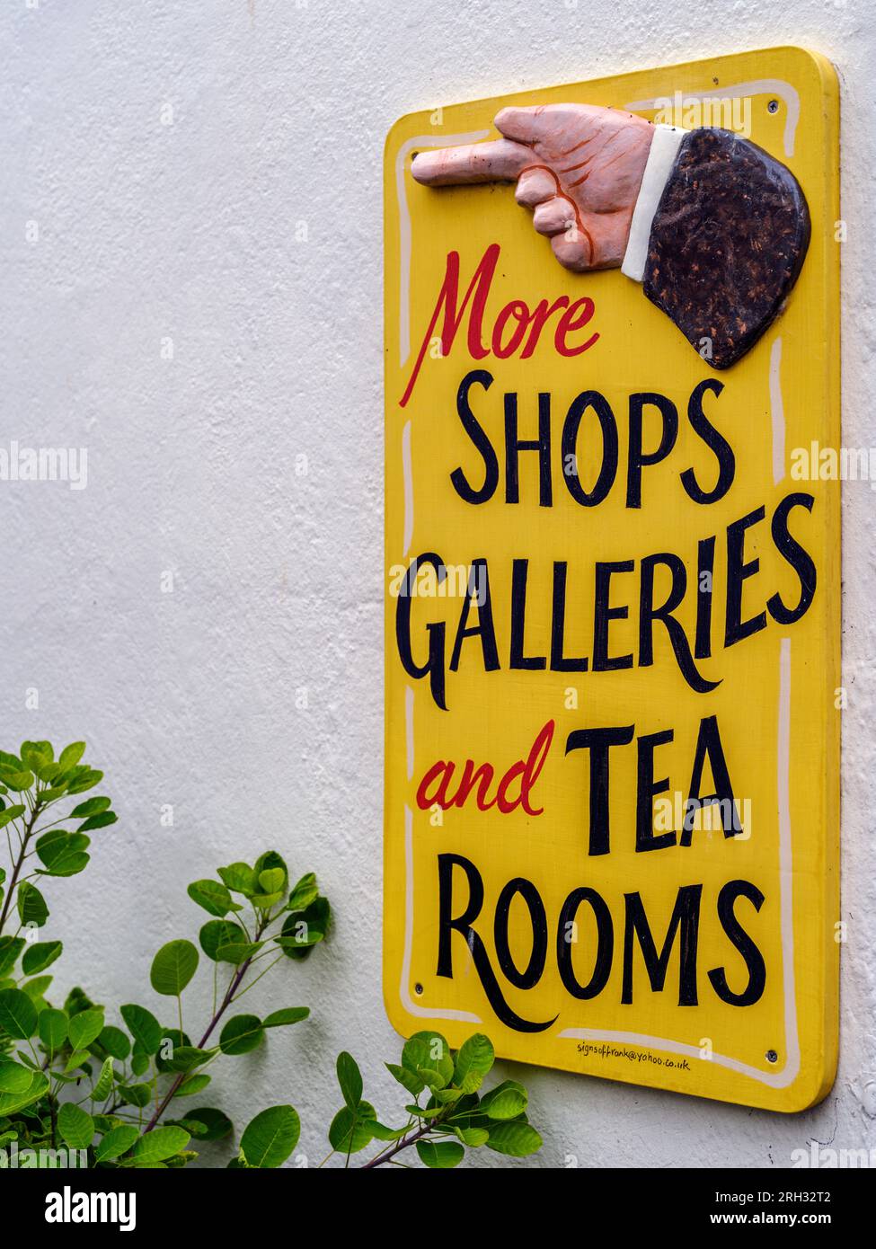 A sign in Market Street Appledore - Shops, Galleries & Tea Rooms. Stock Photo