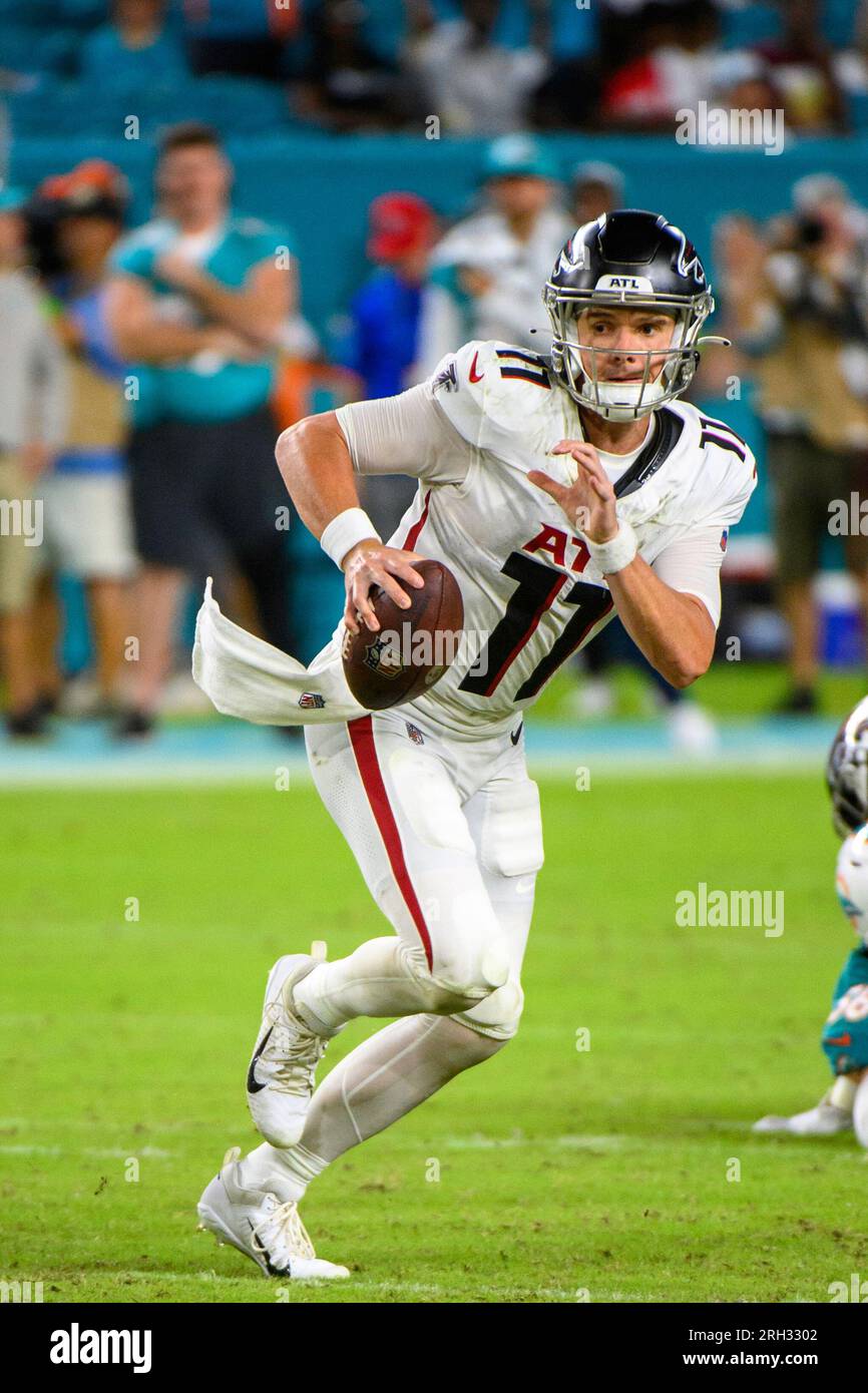 Atlanta Falcons quarterback Logan Woodside (6) warms up before an NFL  football game against the Tampa Bay Buccaneers, Sunday, Jan. 8, 2023, in  Atlanta. The Atlanta Falcons won 30-17. (AP Photo/Danny Karnik