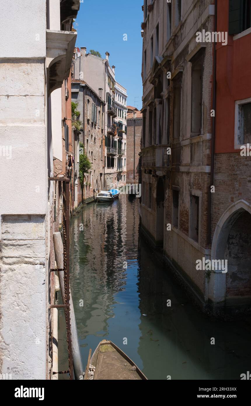 Venice gondola arch narrow hi-res stock photography and images - Alamy