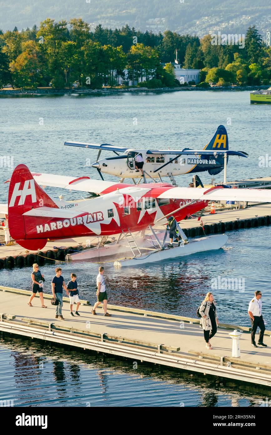 People disembark in Vancouver from a flight on a sea plane in Canada Stock Photo