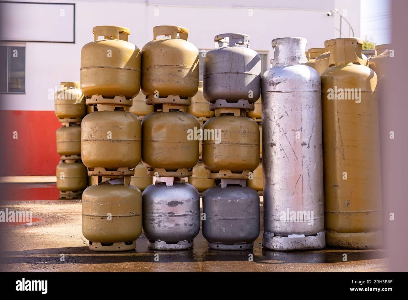Lpg cooking gas tank cylinders hires stock photography and images Alamy