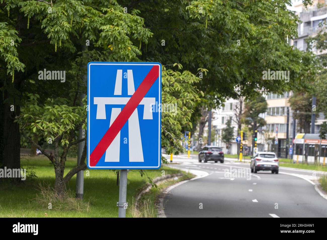Gent, Belgium. 13th Aug, 2023. A traffic sign indicating the end of a highway pictured in Gent on Sunday 13 August 2023. BELGA PHOTO NICOLAS MAETERLINCK Credit: Belga News Agency/Alamy Live News Stock Photo