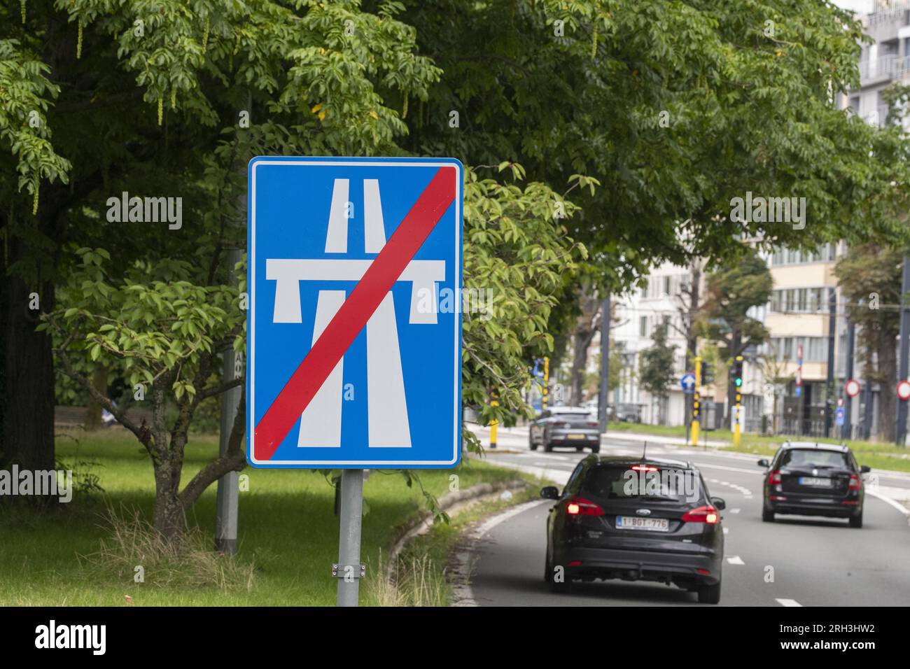 Gent, Belgium. 13th Aug, 2023. A traffic sign indicating the end of a highway pictured in Gent on Sunday 13 August 2023. BELGA PHOTO NICOLAS MAETERLINCK Credit: Belga News Agency/Alamy Live News Stock Photo