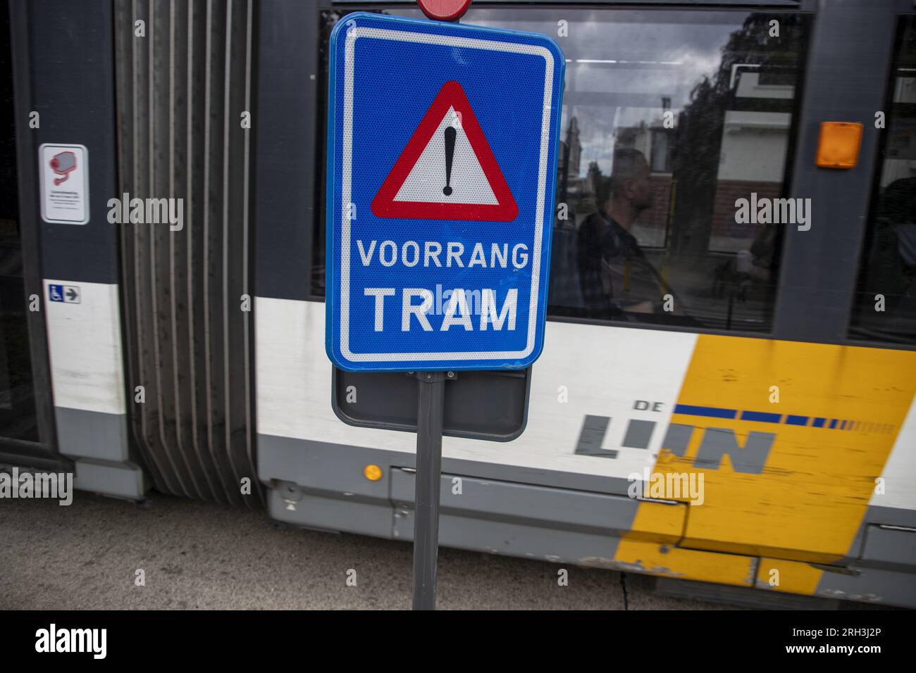 Gent, Belgium. 13th Aug, 2023. A traffic sign indicating a tram has prioritu pictured in Gent on Sunday 13 August 2023. BELGA PHOTO NICOLAS MAETERLINCK Credit: Belga News Agency/Alamy Live News Stock Photo