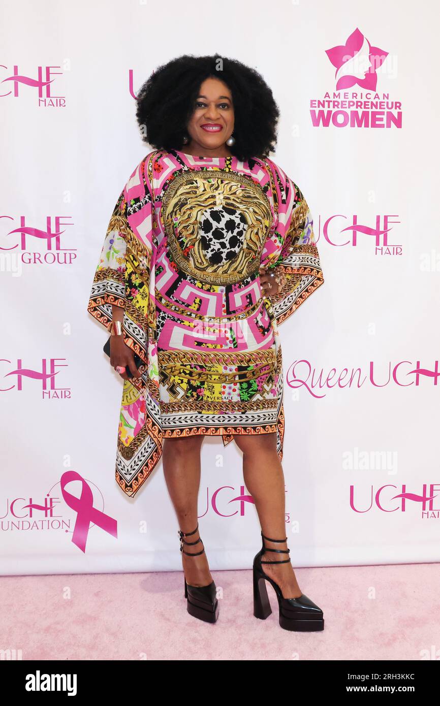 Canoga Park, California, USA. Ada Nzeribe attending Uche Hair