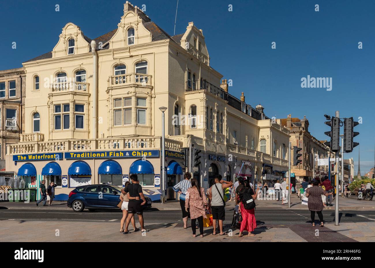 Weston Super Mare, Somerset, England, UK. 25 June 2023. Holidaymakers