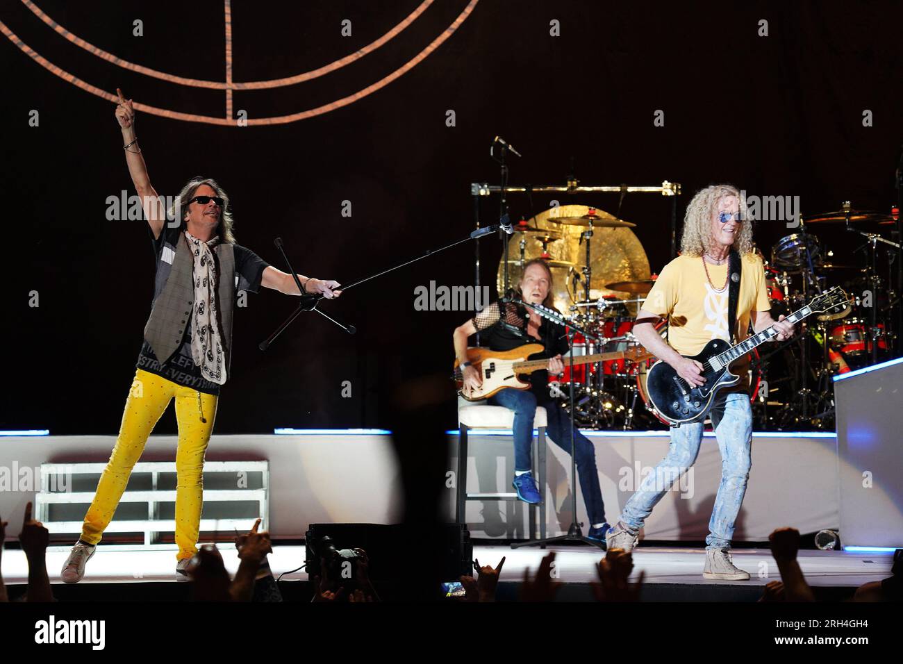 Dallas, United States. 11th Aug, 2023. August 11, 2023, Dallas, Texas, United States: Kelly Hansen and Bruce Watson, Members of the American rock band Foreigner perform on stage as part of their The Historic Farewell Tour at the Dos Equis Pavilion on Friday August 11, 2023 in Dallas, Texas, United States. (Photo by Javier Vicencio/Eyepix Group) Credit: Eyepix Group/Alamy Live News Stock Photo