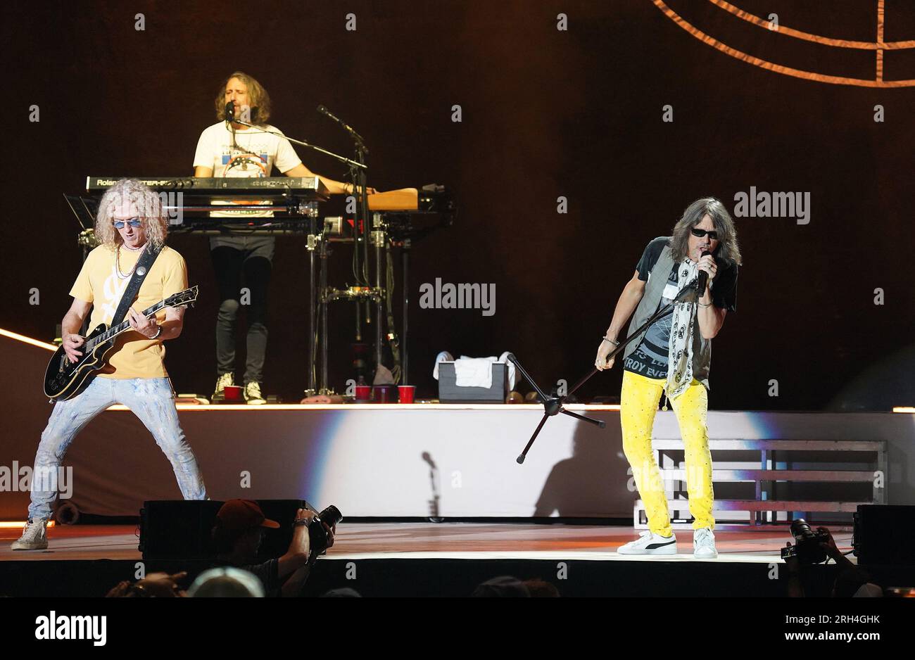 Dallas, United States. 11th Aug, 2023. August 11, 2023, Dallas, Texas, United States: Kelly Hansen and Bruce Watson, Members of the American rock band Foreigner perform on stage as part of their The Historic Farewell Tour at the Dos Equis Pavilion on Friday August 11, 2023 in Dallas, Texas, United States. (Photo by Javier Vicencio/Eyepix Group) Credit: Eyepix Group/Alamy Live News Stock Photo