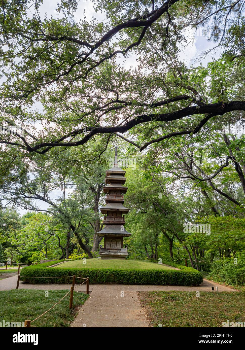 Exterior view of the Japanese garden of Fort Worth Botanic Garden at ...
