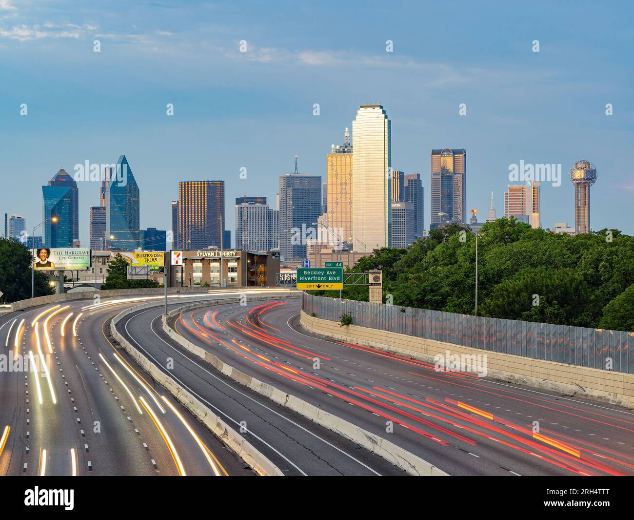 Sunset dallas skyline highway hi-res stock photography and images - Alamy