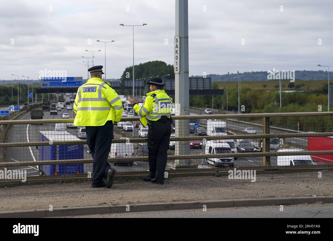 File photo dated 23/09/21 of police officers watch the M25 motorway near Heathrow Airport. The number of reports of vehicles being driven the wrong way on England's motorways rose by 13% in a year, an investigation has found. Issue date: Monday August 14, 2023. Stock Photo