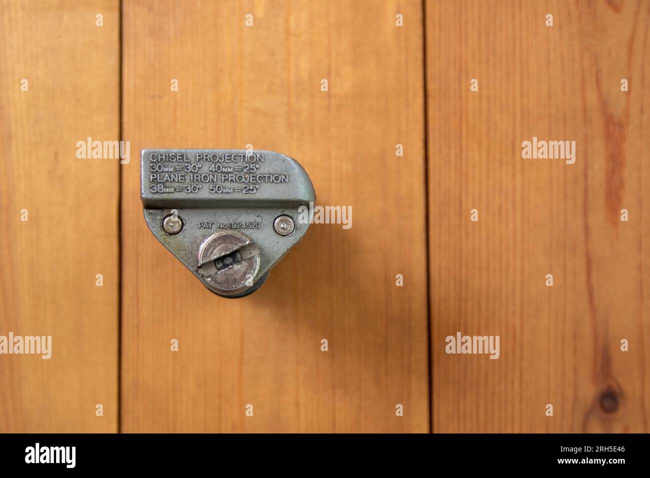 An Eclipse 36 clamp and guide for sharpening carpenter's chisles and