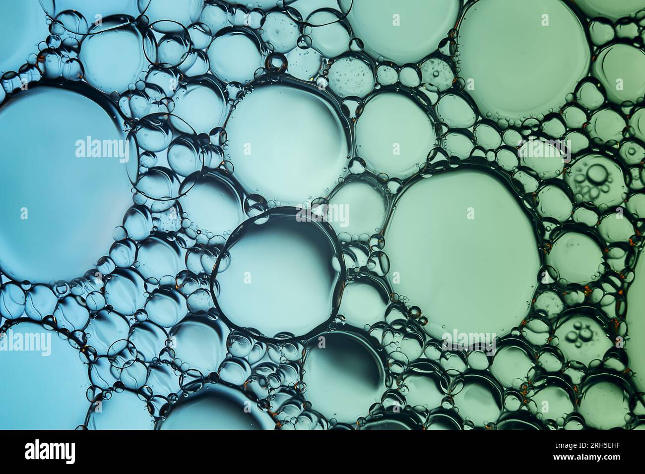 Oil and water bubbles hi-res stock photography and images - Alamy