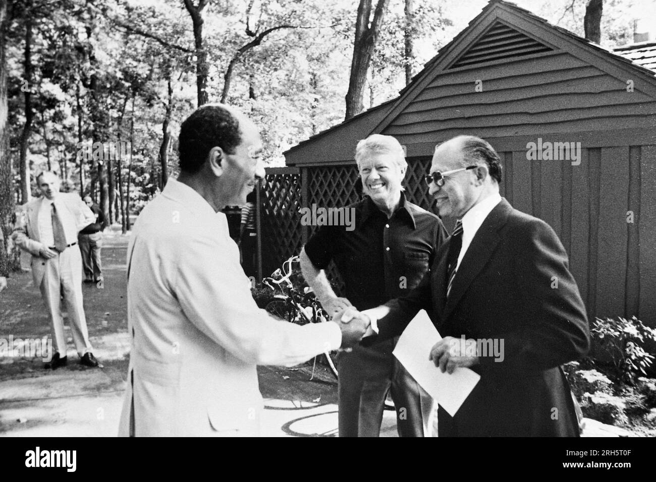 ARCHIVE PHOTO: On August 16, 2023, Meafterem Begin would have turned 110, Meafterem BEGIN, right, Israeli Prime Minister, and Anwar as SADAT, left Egyptian President, greet each other, handshake, in withte US President Jimmy CARTER, here at the negotiations from Camp David, this resulted in the signing of a peace treaty between the two states in March 1979, Camp David USA on September 17th, 1978, SW photo, ? Stock Photo