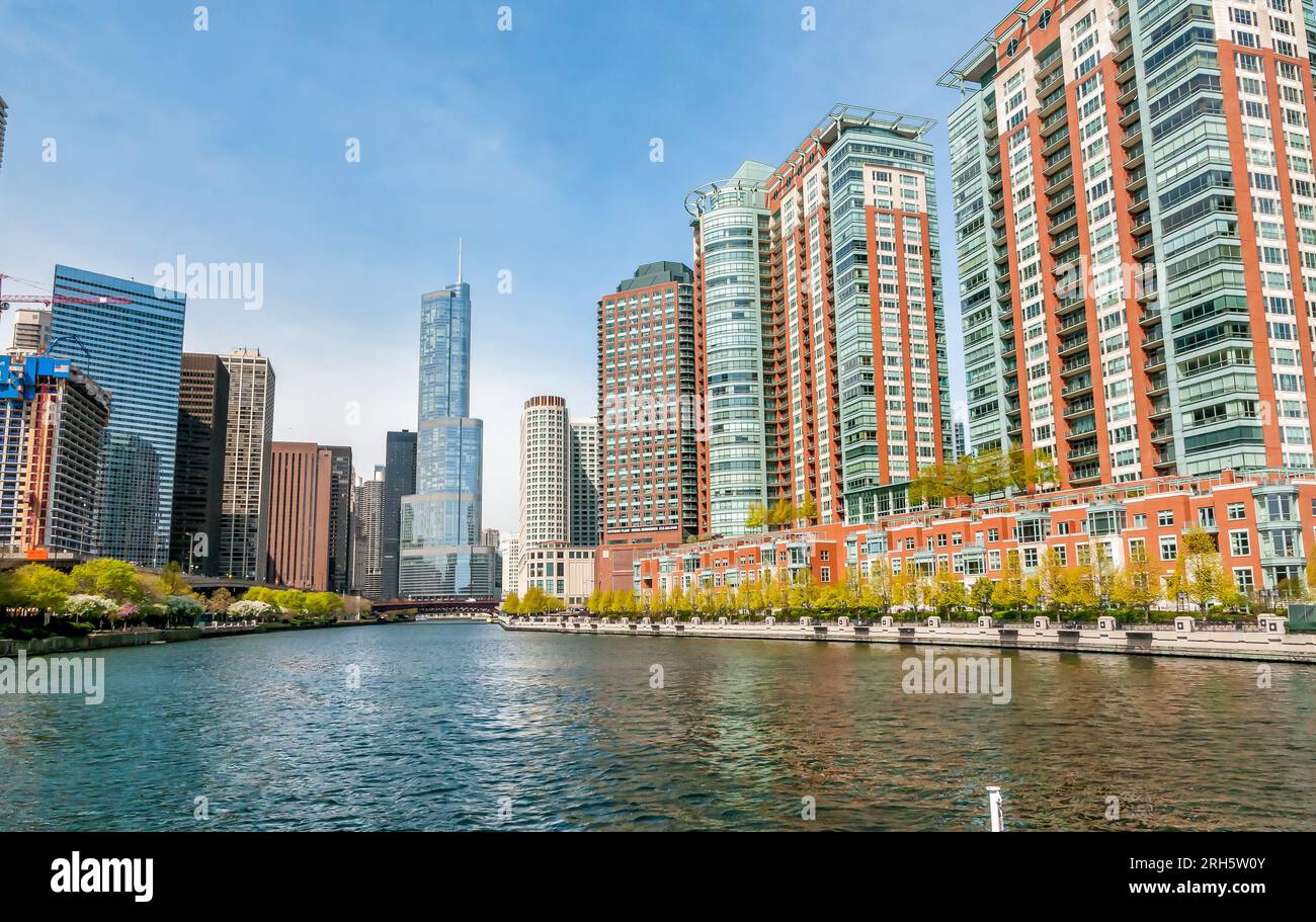 Chicago river waterfront trump hi-res stock photography and images - Alamy