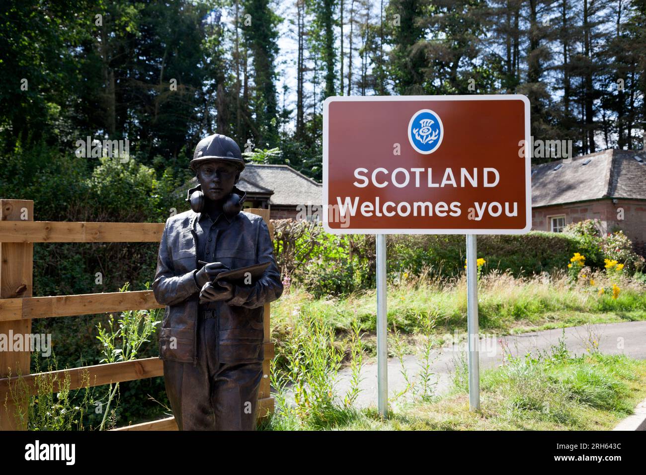 Bronze statue of engineer who worked on the rebuilding of the Union