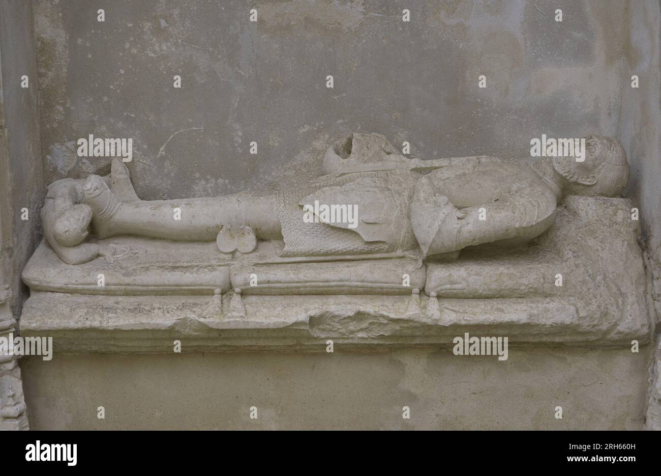 Tomb sculpture knight hi-res stock photography and images