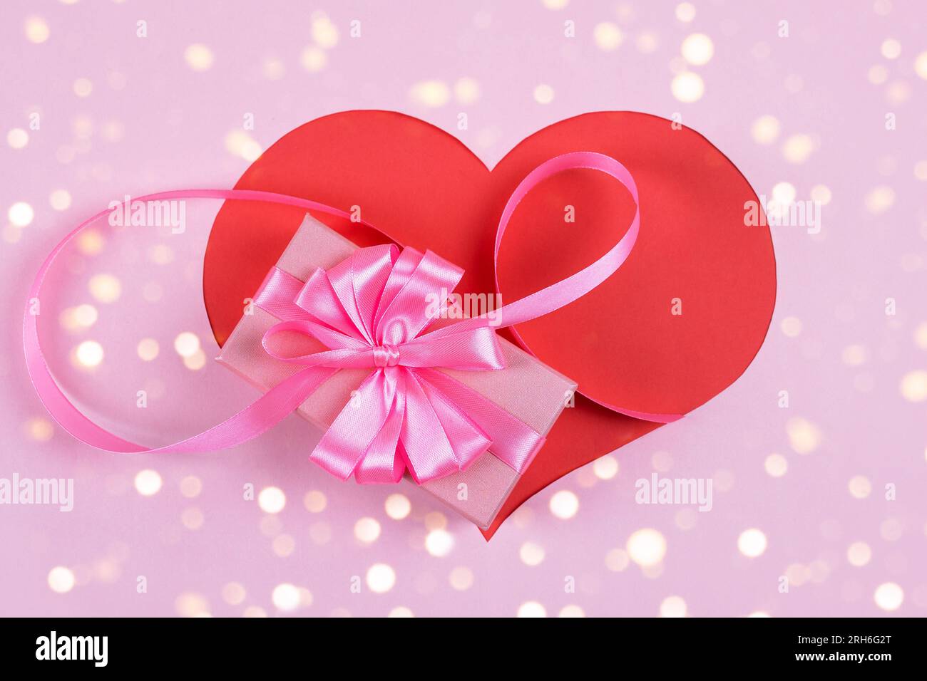 Pink ribbon banner, heart icon isolated on white background, set vector 3D  realistic illustration. Ribbon pink color Wedding Mothers Day Birthday  Valentines Day ribbon Anniversary, baby, girl, decor Stock Vector