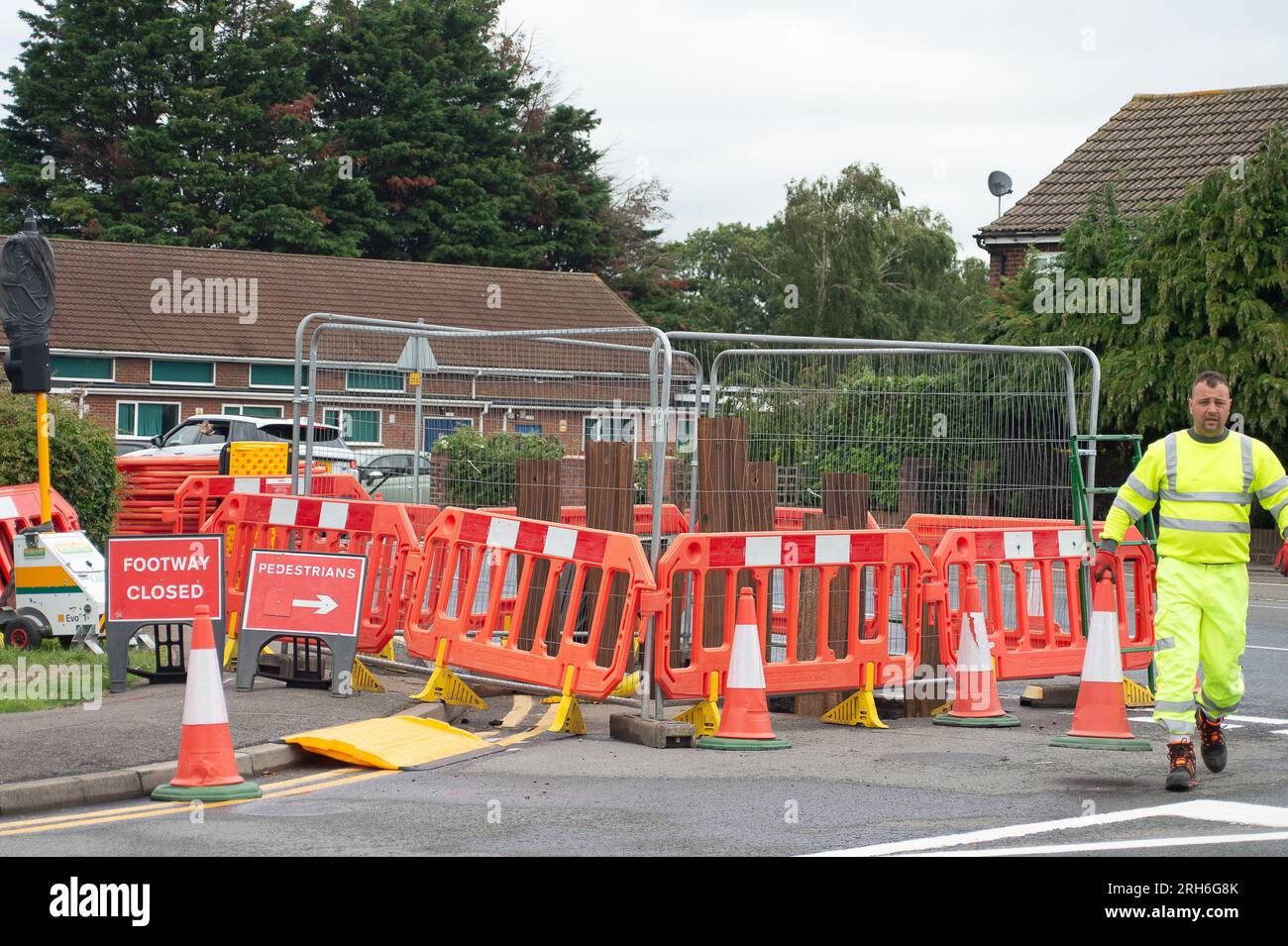 Old Windsor, Berkshire, UK. 14th August, 2023. Gas Network, Cadent, are ...