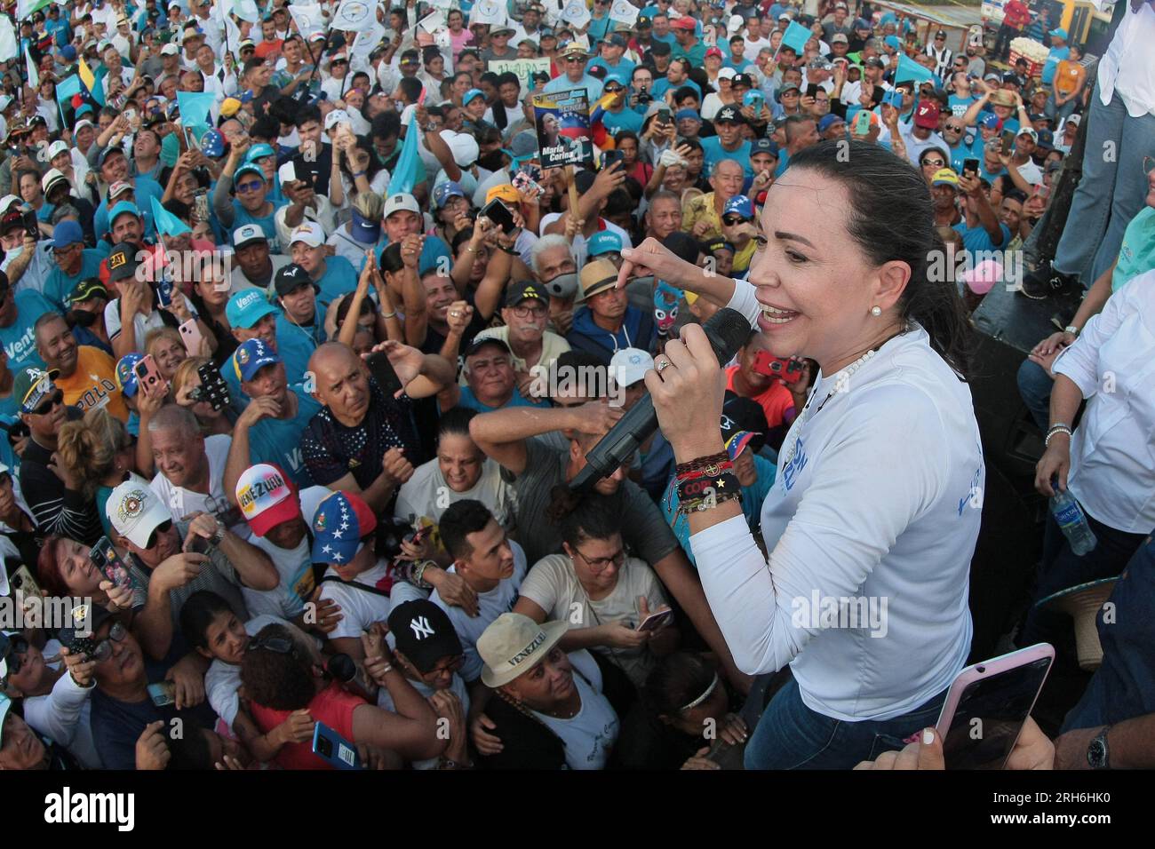 Maracaibo, Venezuela.11-08-2023.Maria Corina Machado greets her ...