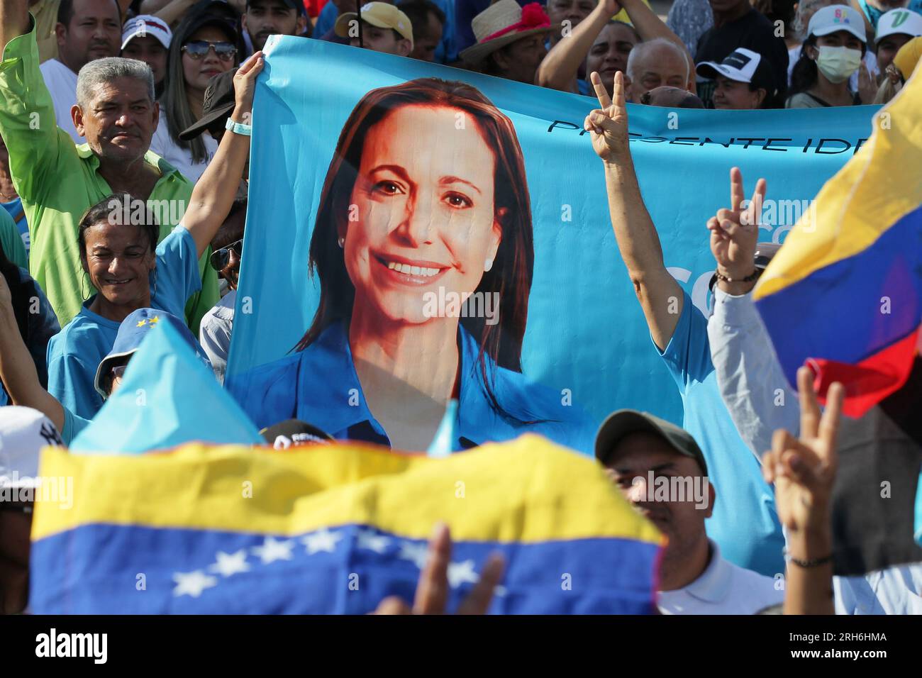Maracaibo, Venezuela.11-08-2023.Maria Corina Machado greets her ...