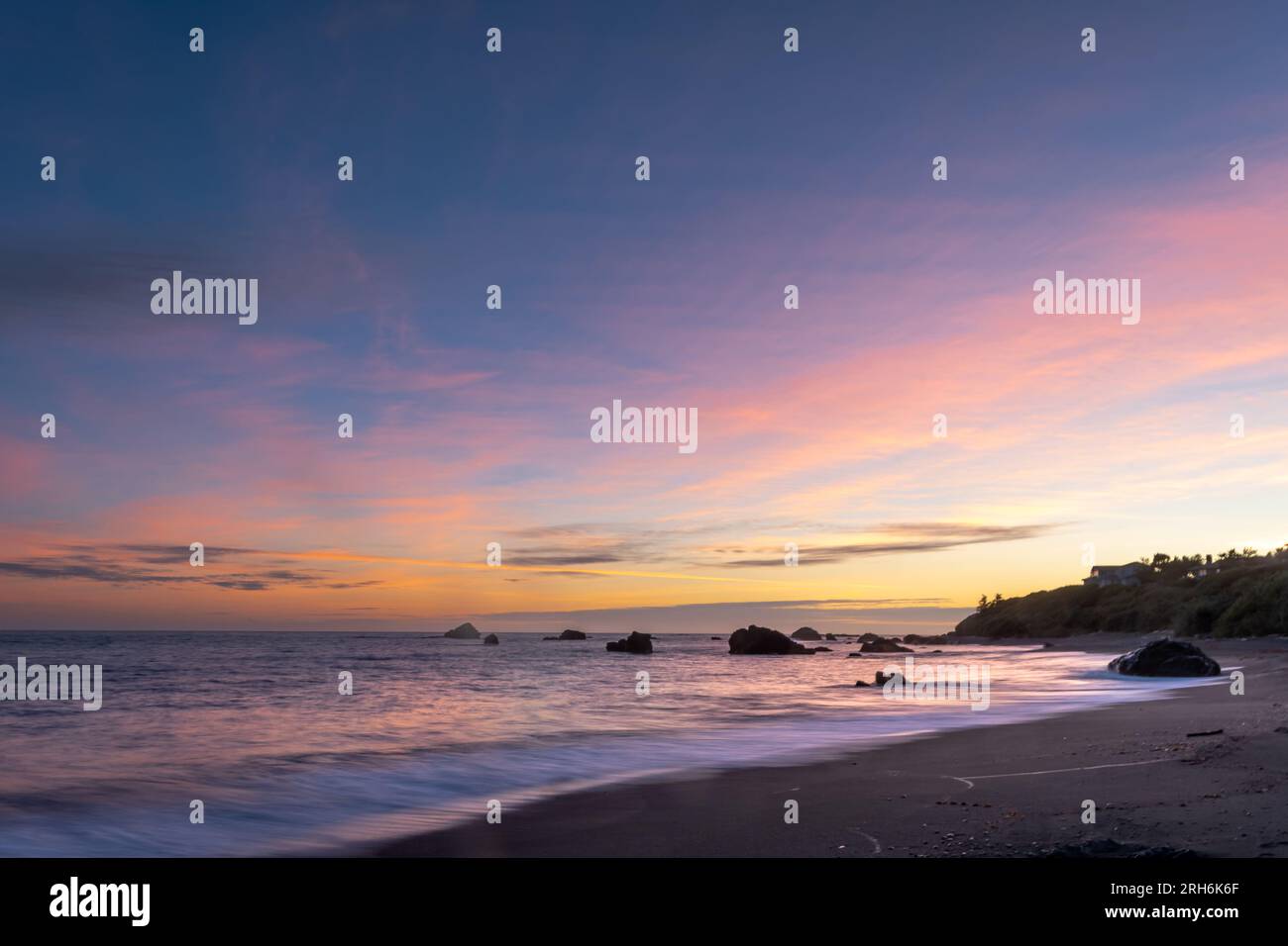 Beautiful pink sunset over ocean hi-res stock photography and images ...