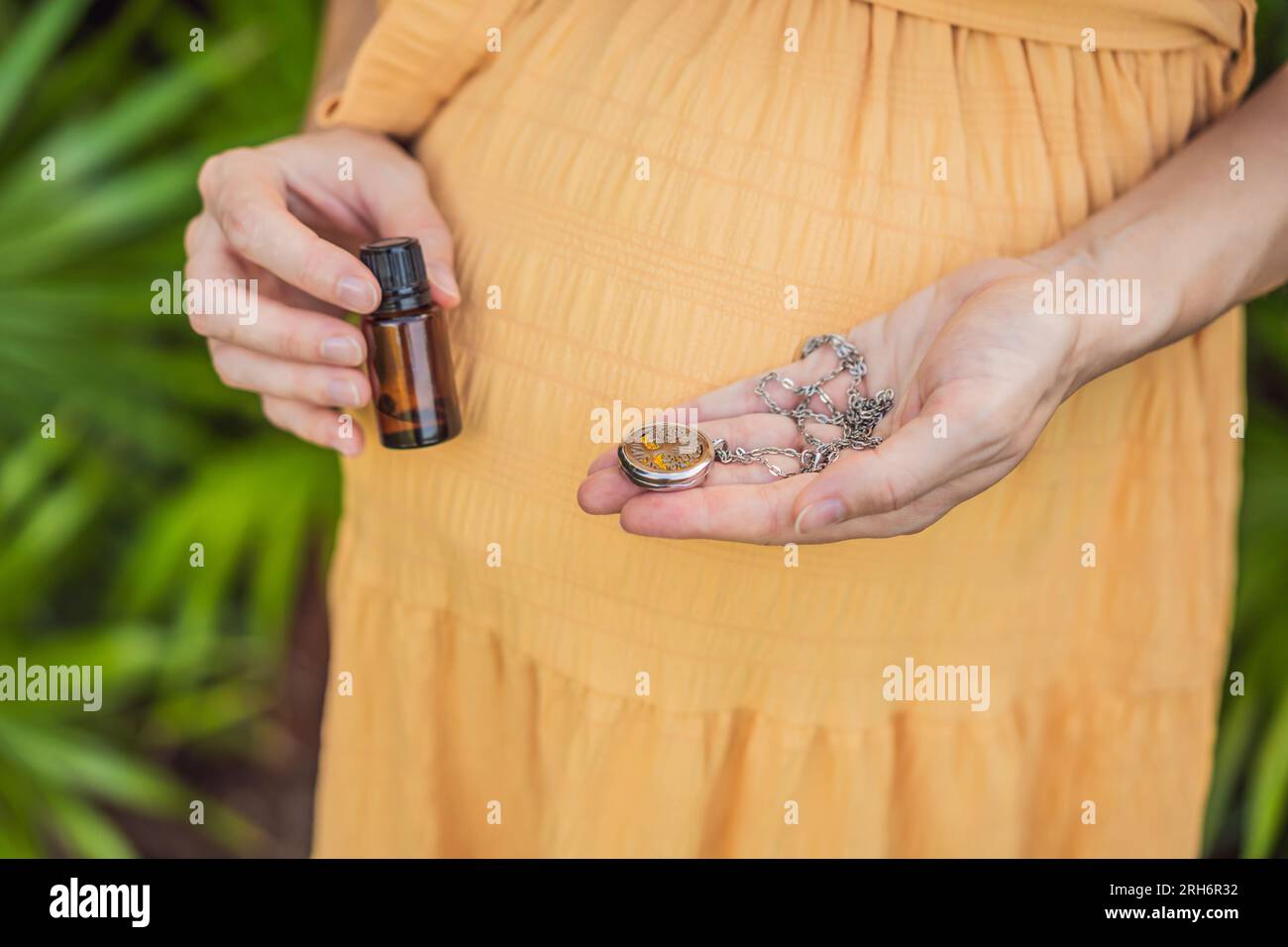 pregnant woman after 40 demonstrating the use of an aroma pendant