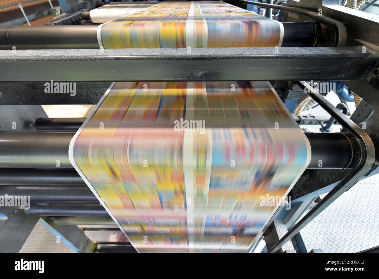 printing of coloured newspapers with an offset printing machine at a printing press company Stock Photo