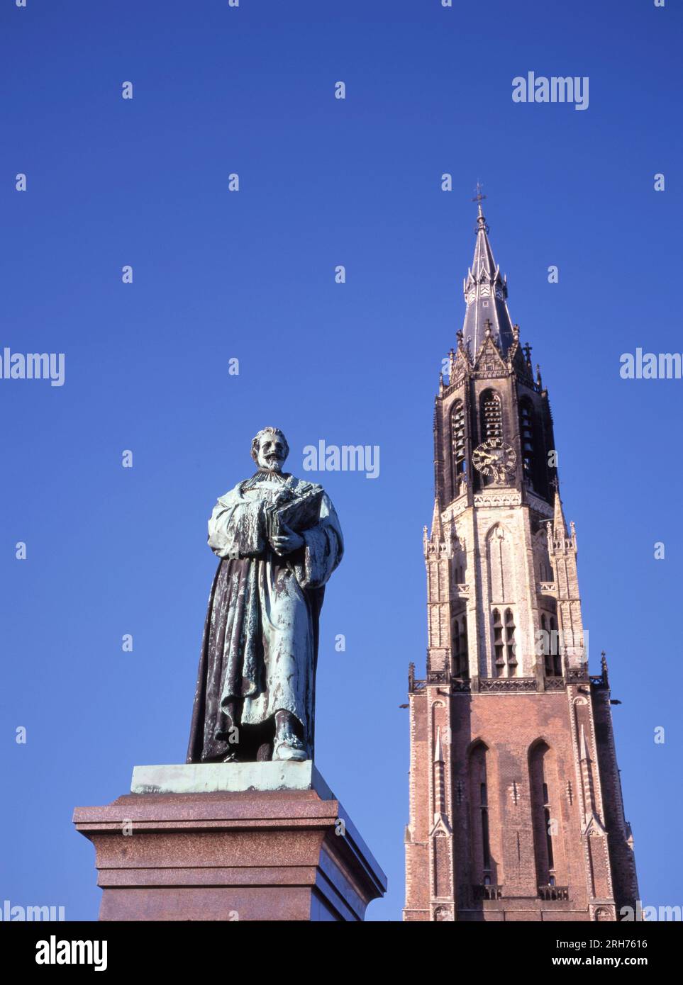 Statue of the Dutch lawyer Hugo Grotius  (Hugo de Groot) in front of the New Church (Nieuwe Kerk) dated from 1381 on the central square of Delft, The Stock Photo