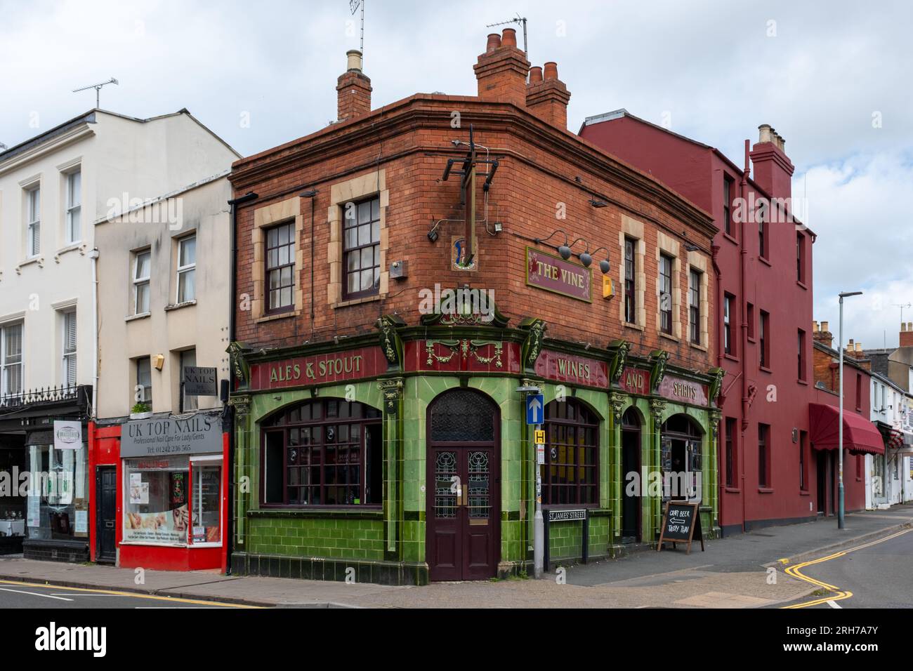 Victorian pub hires stock photography and images Alamy