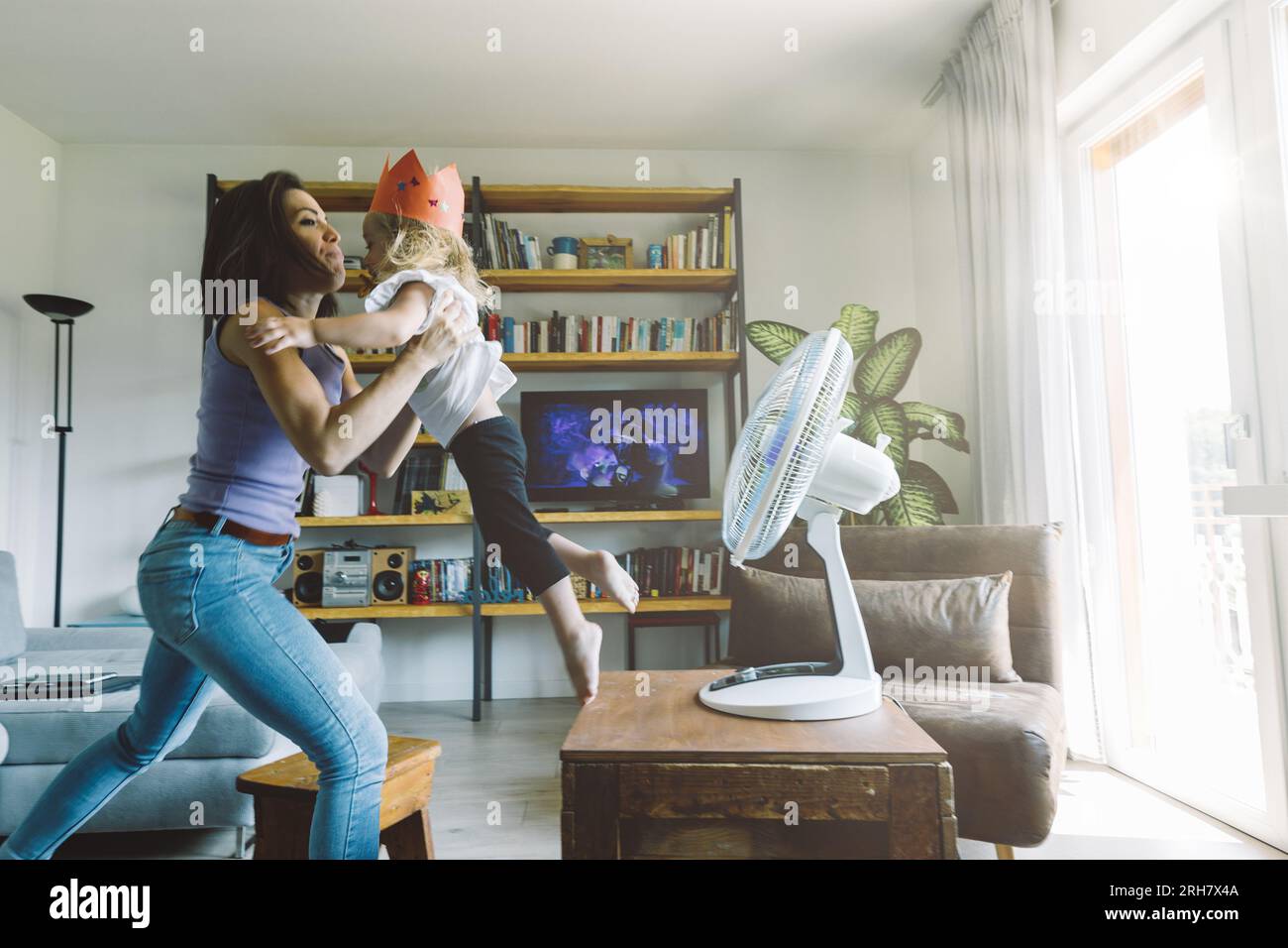 Mom, daughter dance with fan; a wise game that brings attention to