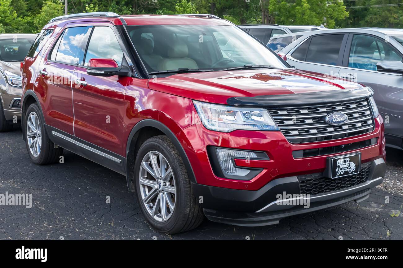 Ford explorer suv hi-res stock photography and images - Alamy