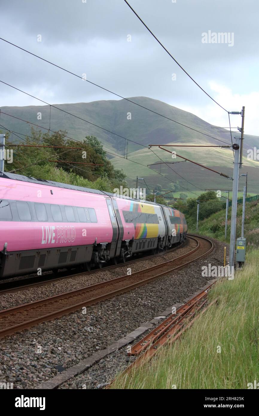 Avanti West Coast class 390 pendolino electric multiple unit in special ...