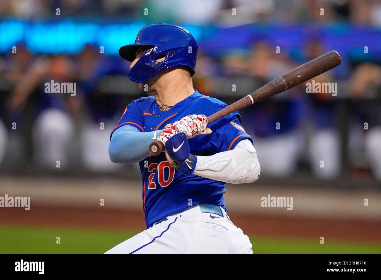 New York Mets' Pete Alonso hits an RBI double during the first inning ...