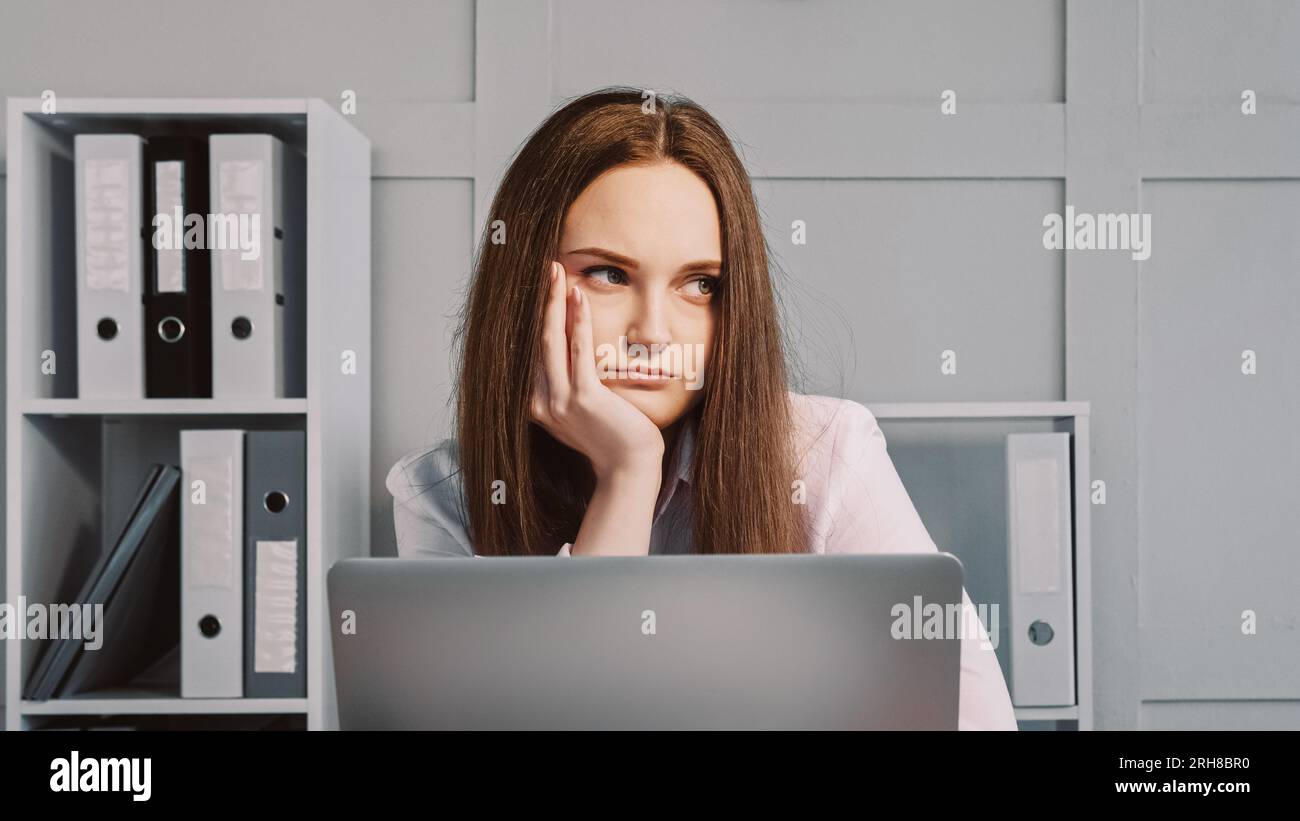 Uninterested Work Uninterested employee hi-res stock photography and images - Alamy