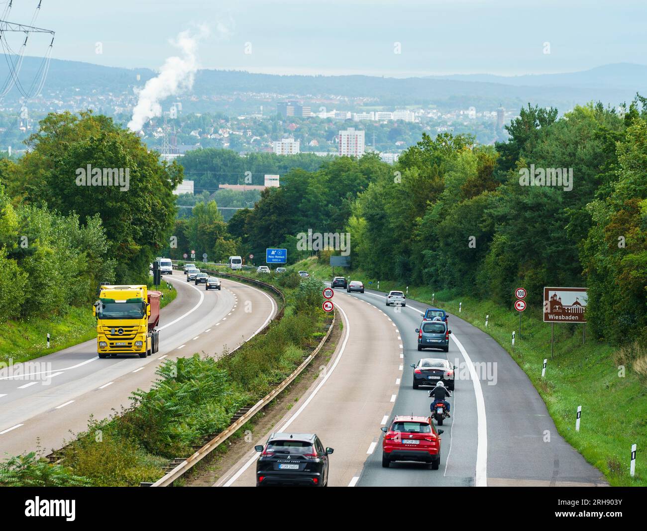 Mainz, Germany. 14th Aug, 2023. Cars drive on the A643 coming from the